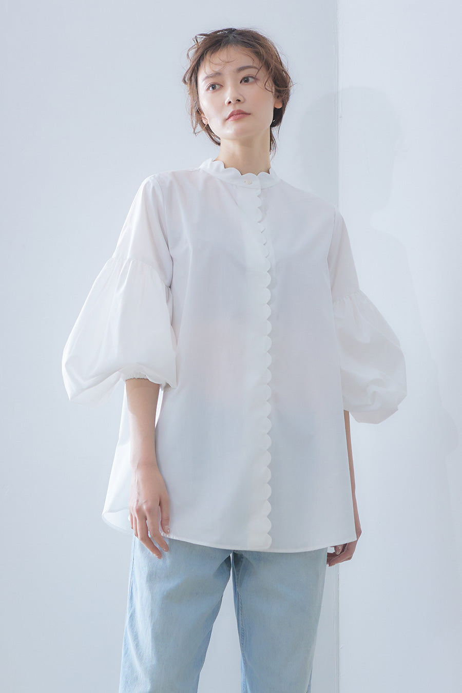 tiny scallop blouse / Off
