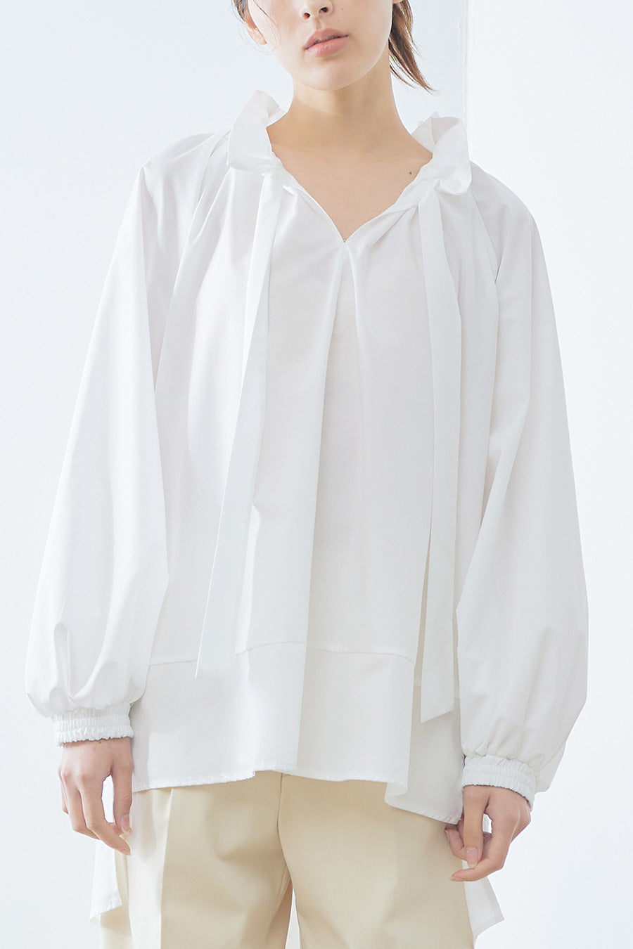 Ribbon tie tunic blouse / Off white