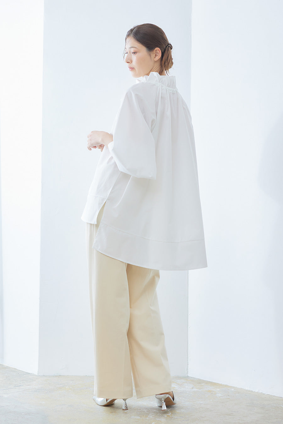 Ribbon tie tunic blouse / Off – ensuite_official