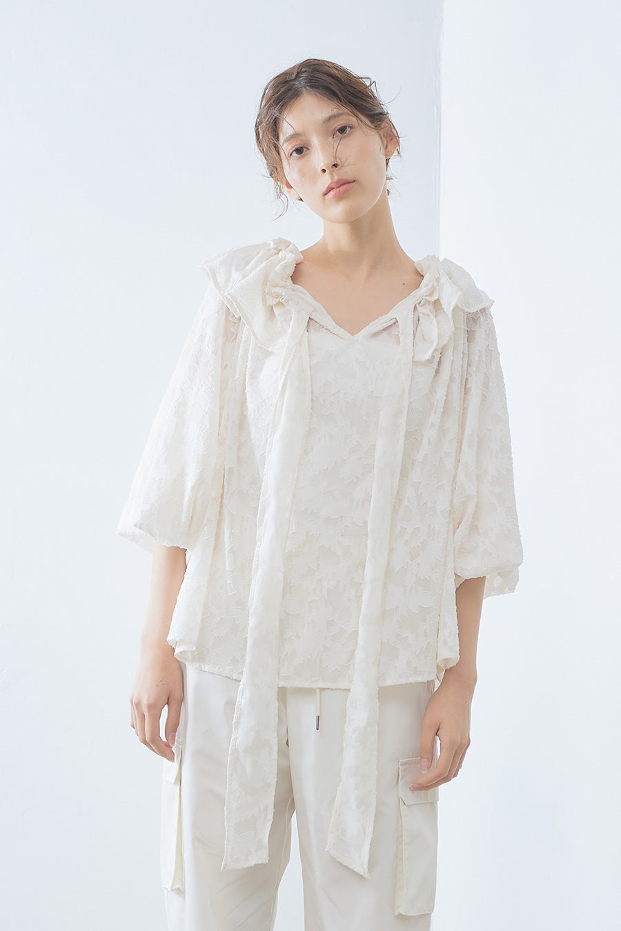 Sheer jacquard blouse / Off white