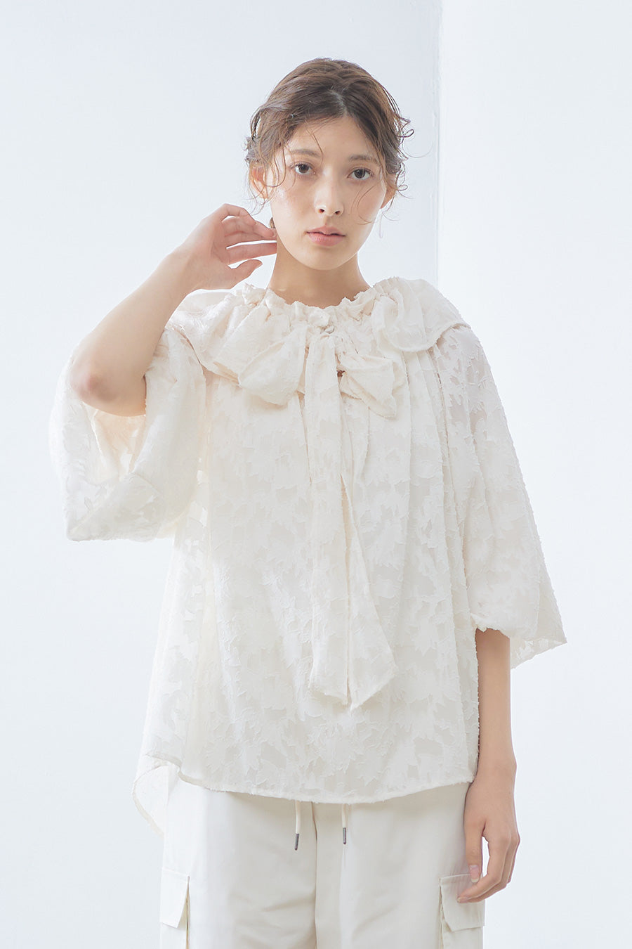 Sheer jacquard blouse / Off white