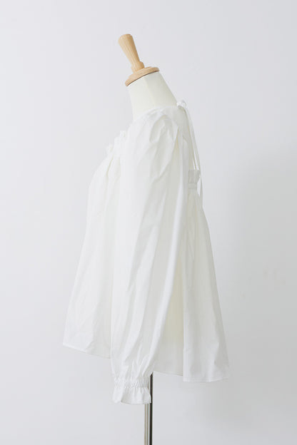 × Kana Nakamura Cupid shirring blouse / Wing white
