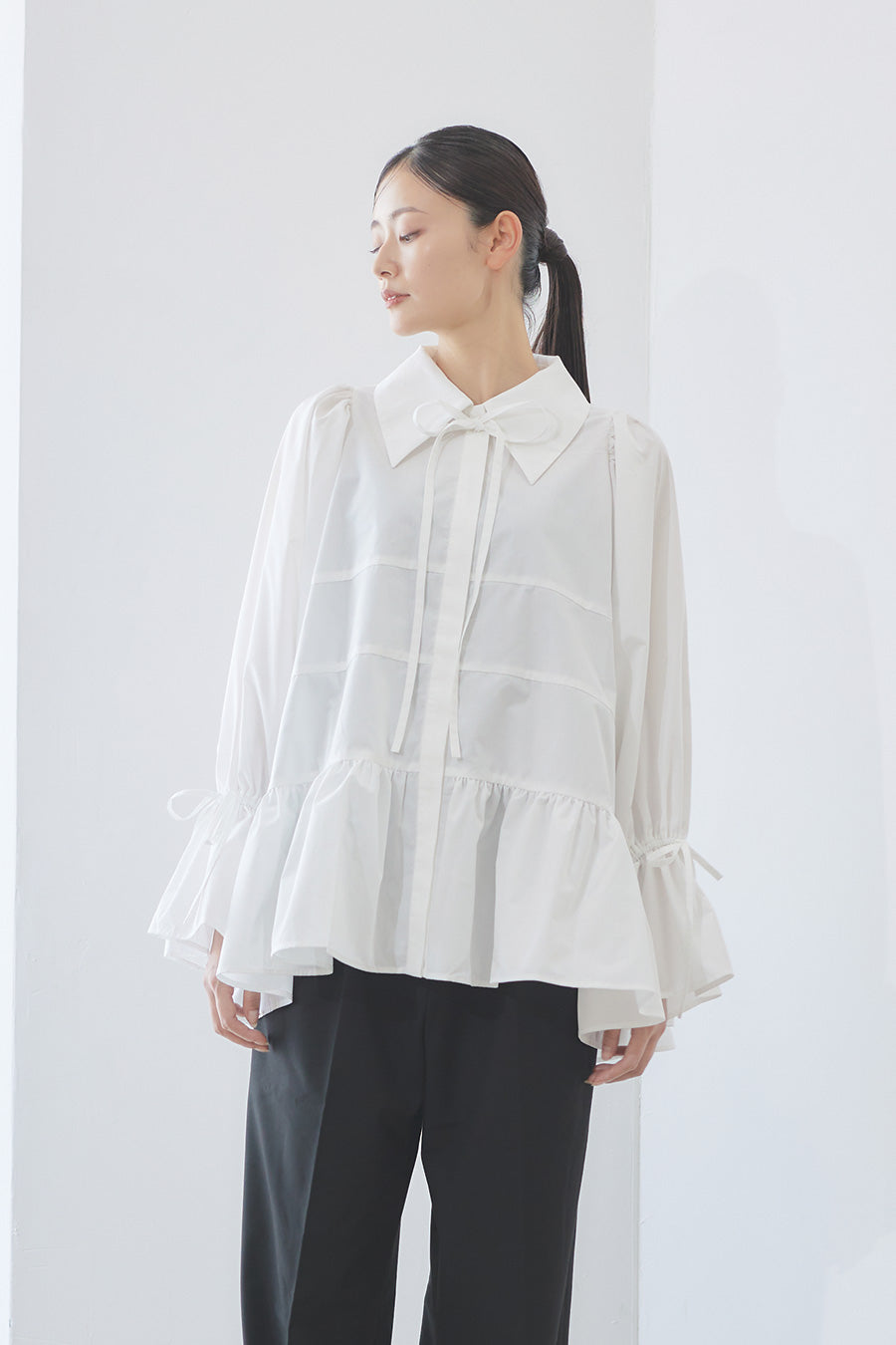 Tiered ribbon blouse / White