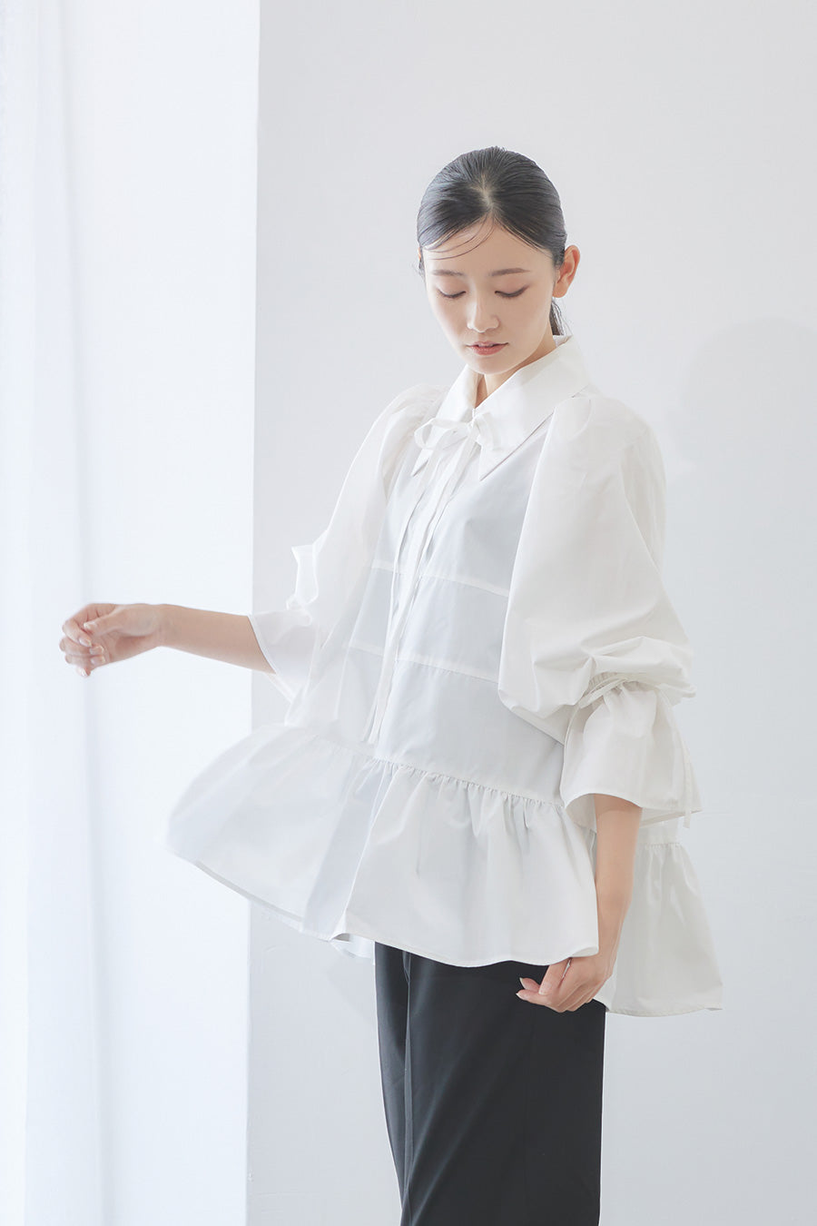 Tiered ribbon blouse / White