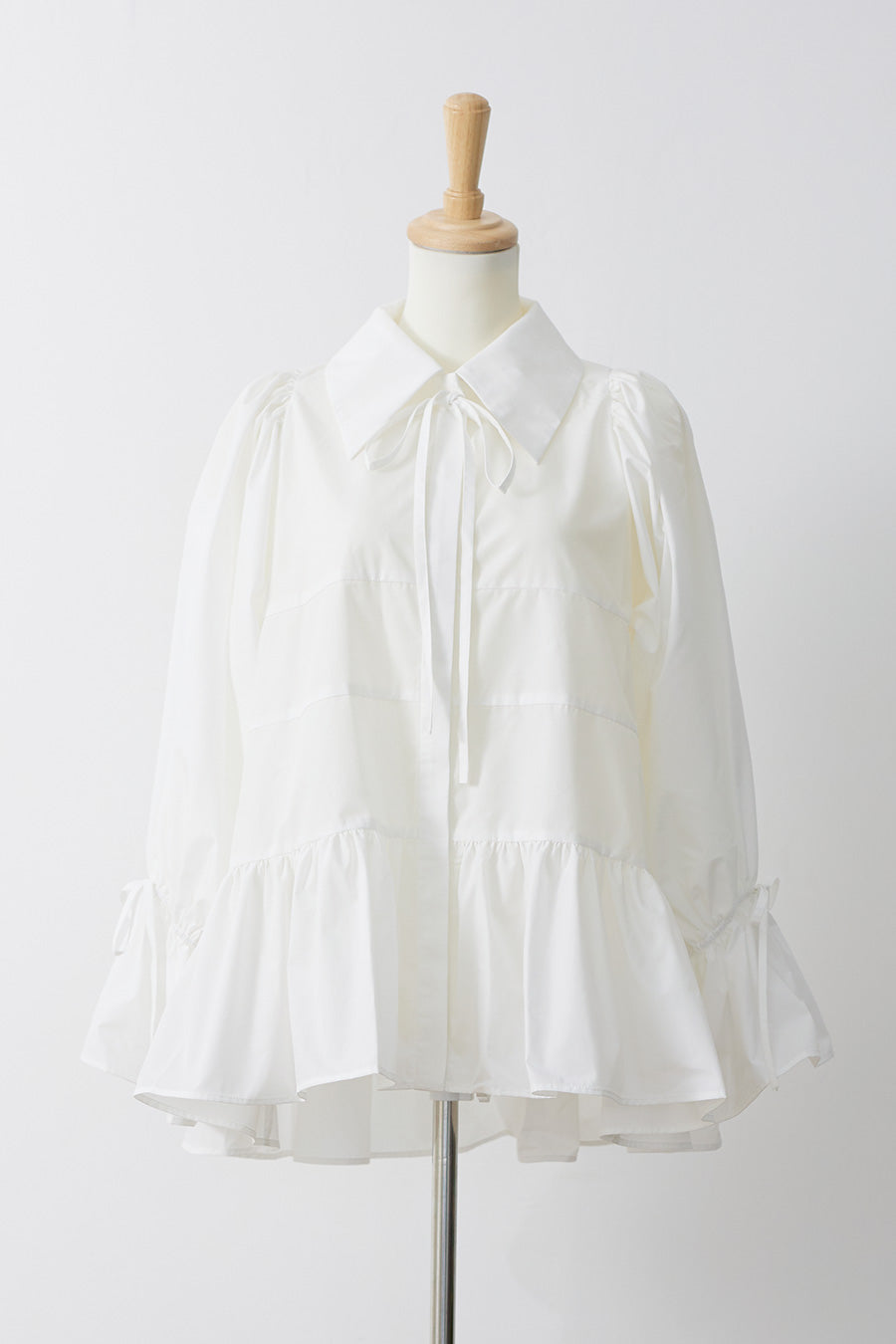 Tiered ribbon blouse / White