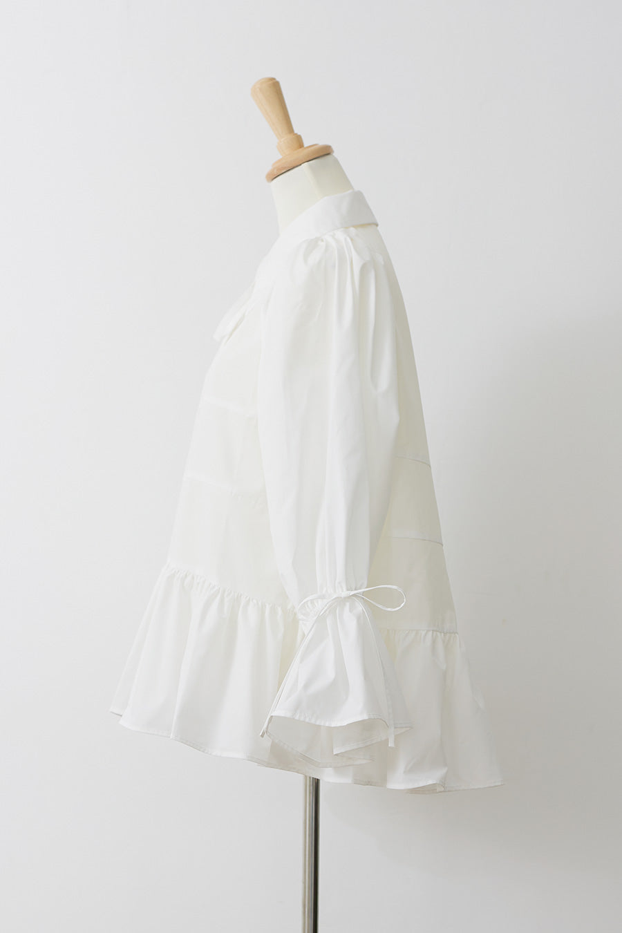 Tiered ribbon blouse / White