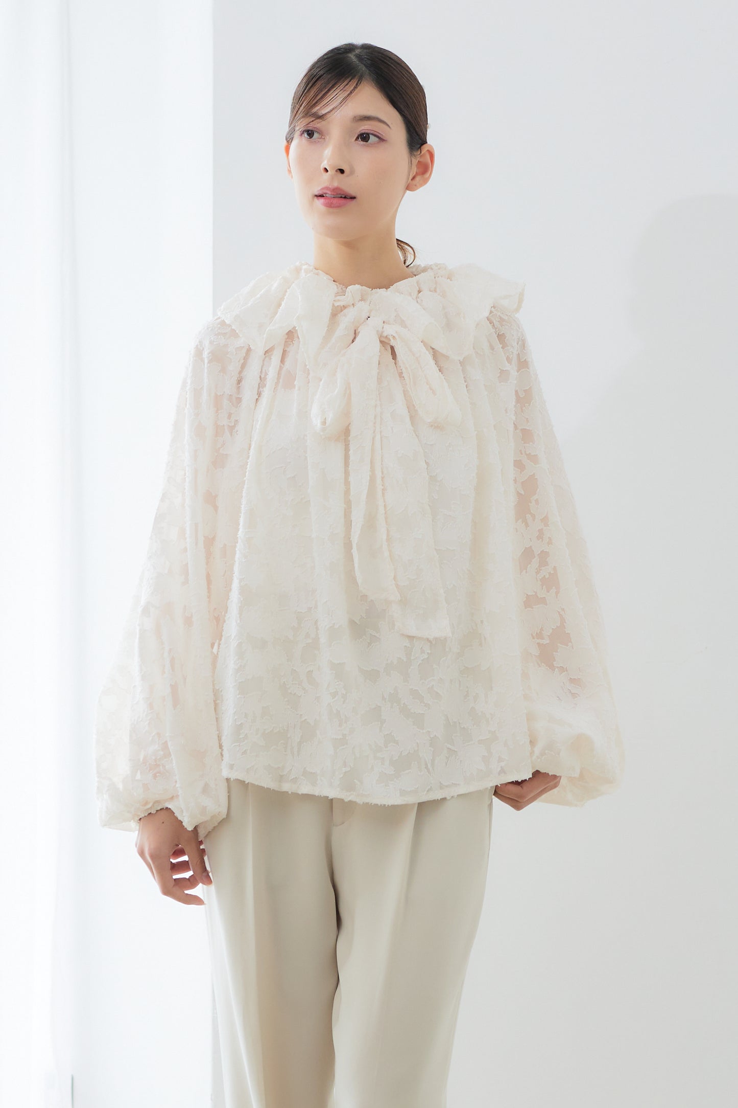 Sheer jacquard blouse / Off white