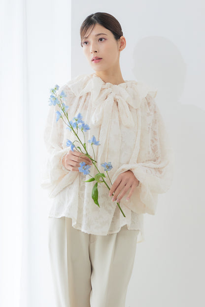 Sheer jacquard blouse / Off white