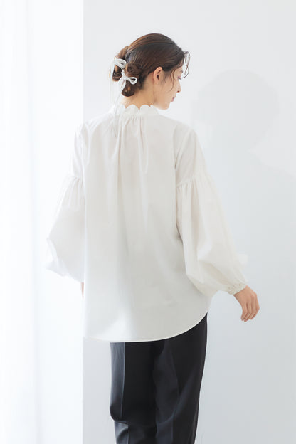 【VERY STOREコラボ】 Ribbon tiny scallop blouse