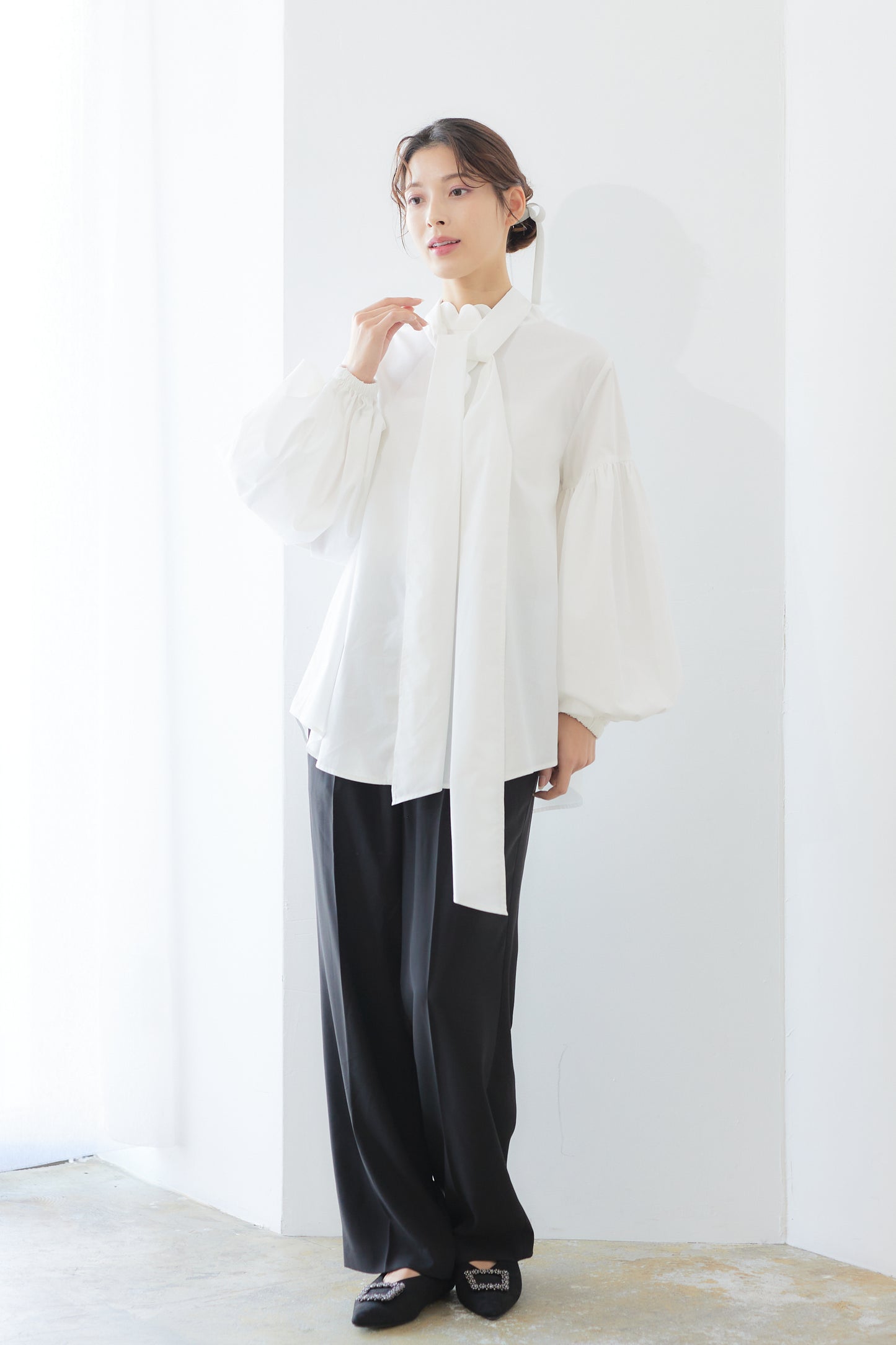 【VERY STOREコラボ】 Ribbon tiny scallop blouse