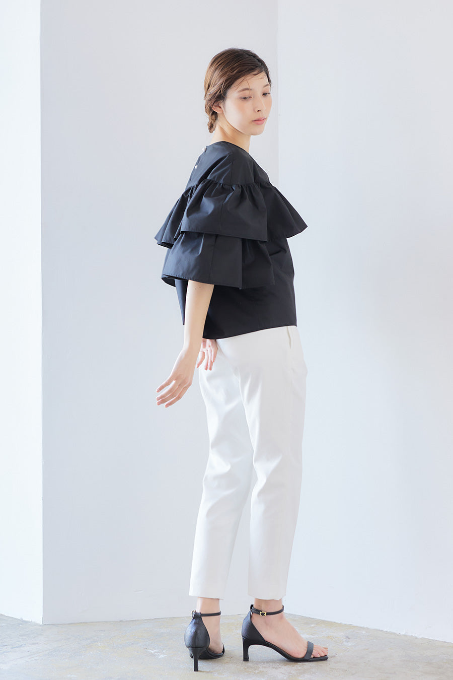 Frill volume blouse / Black