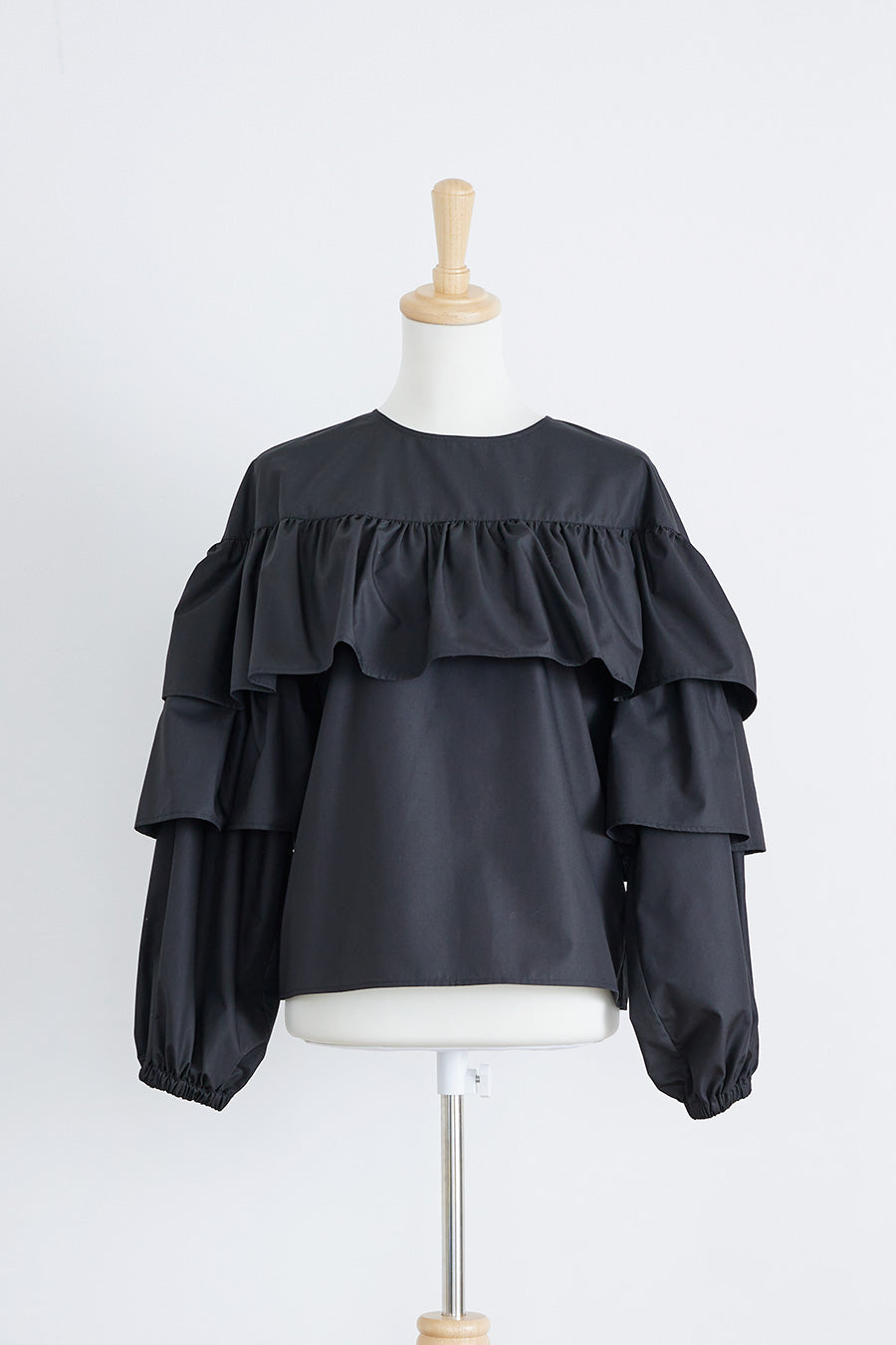 Frill volume blouse / Black